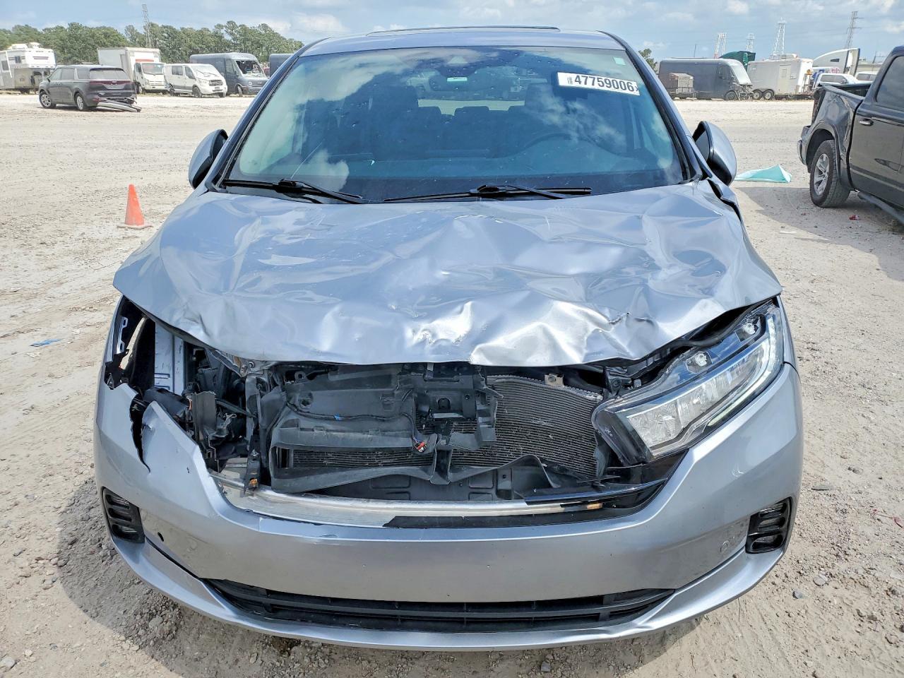 2023 Honda Odyssey Touring - Image 5