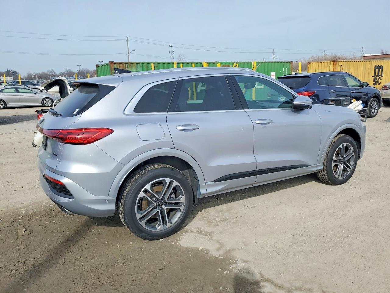 2025 Audi Q5 Premium Plus - Фото 3