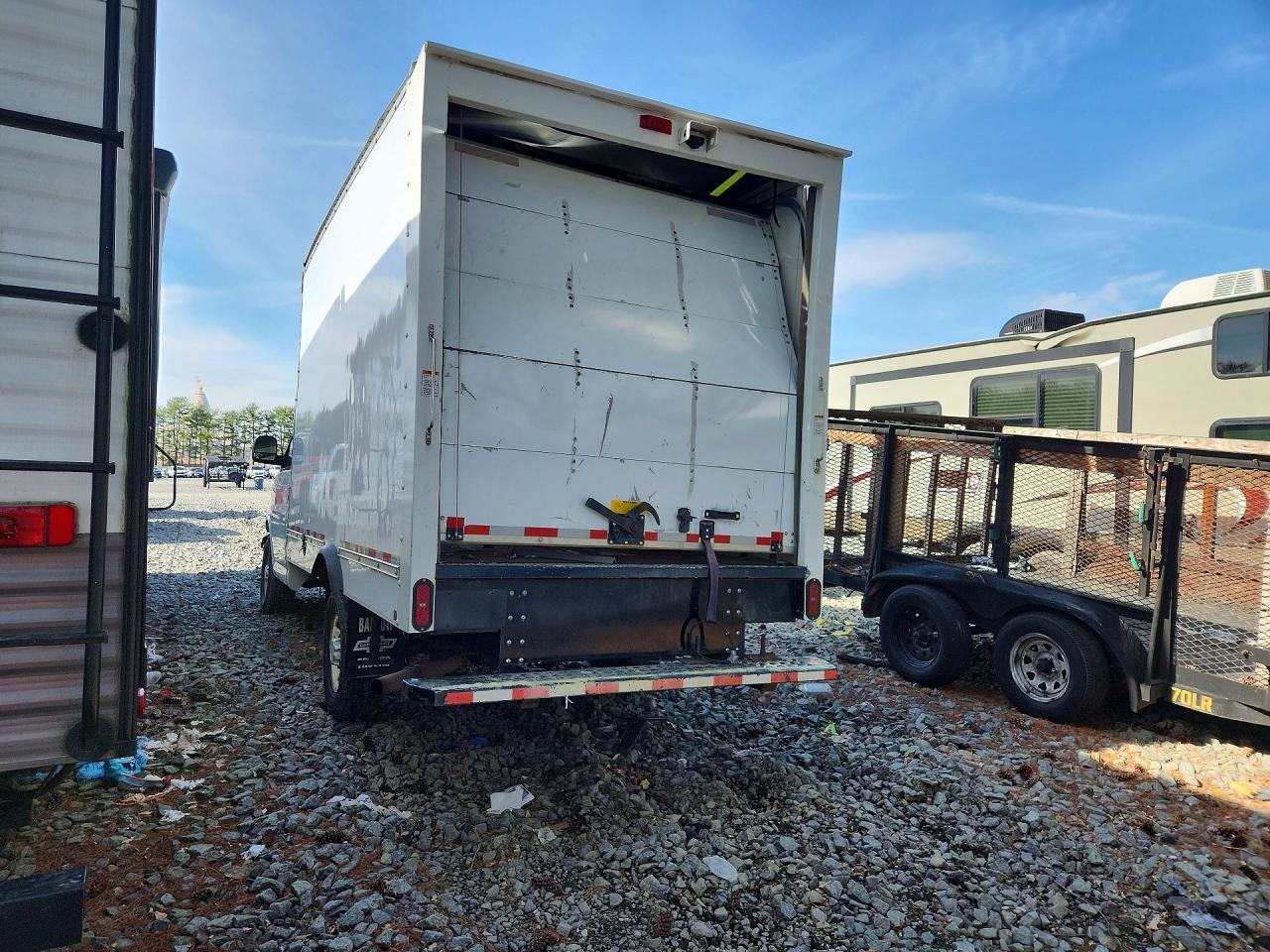 2021 Chevrolet Express G3500 Box Truck - Фото 2