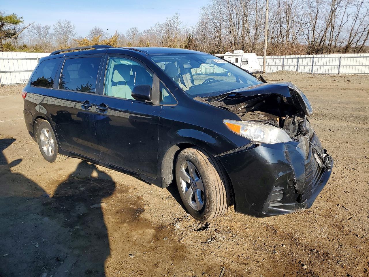 2018 Toyota Sienna Le 8-Passenger - Фото 4
