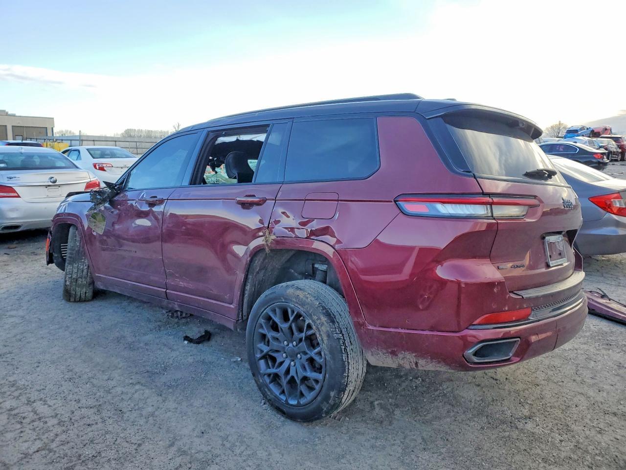 2023 Jeep Grand Cherokee L Summit - Фото 2
