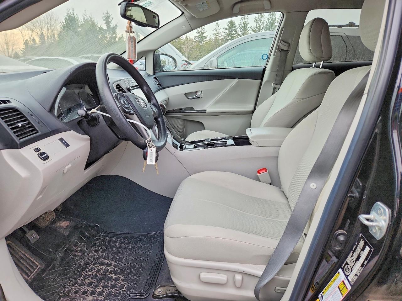 2014 Toyota Venza Le - Image 7