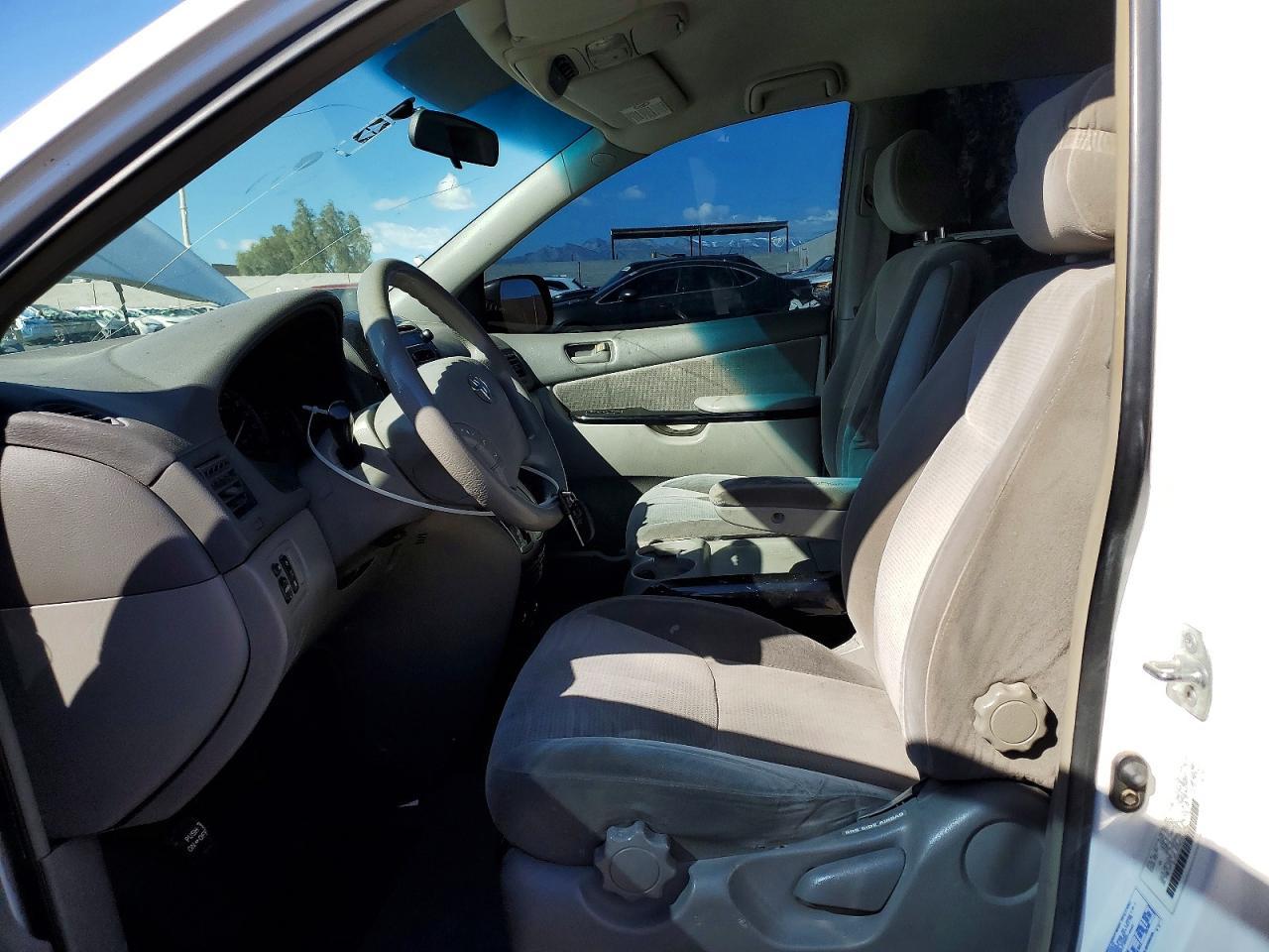 2004 Toyota Sienna Le 7 Passenger - Image 7