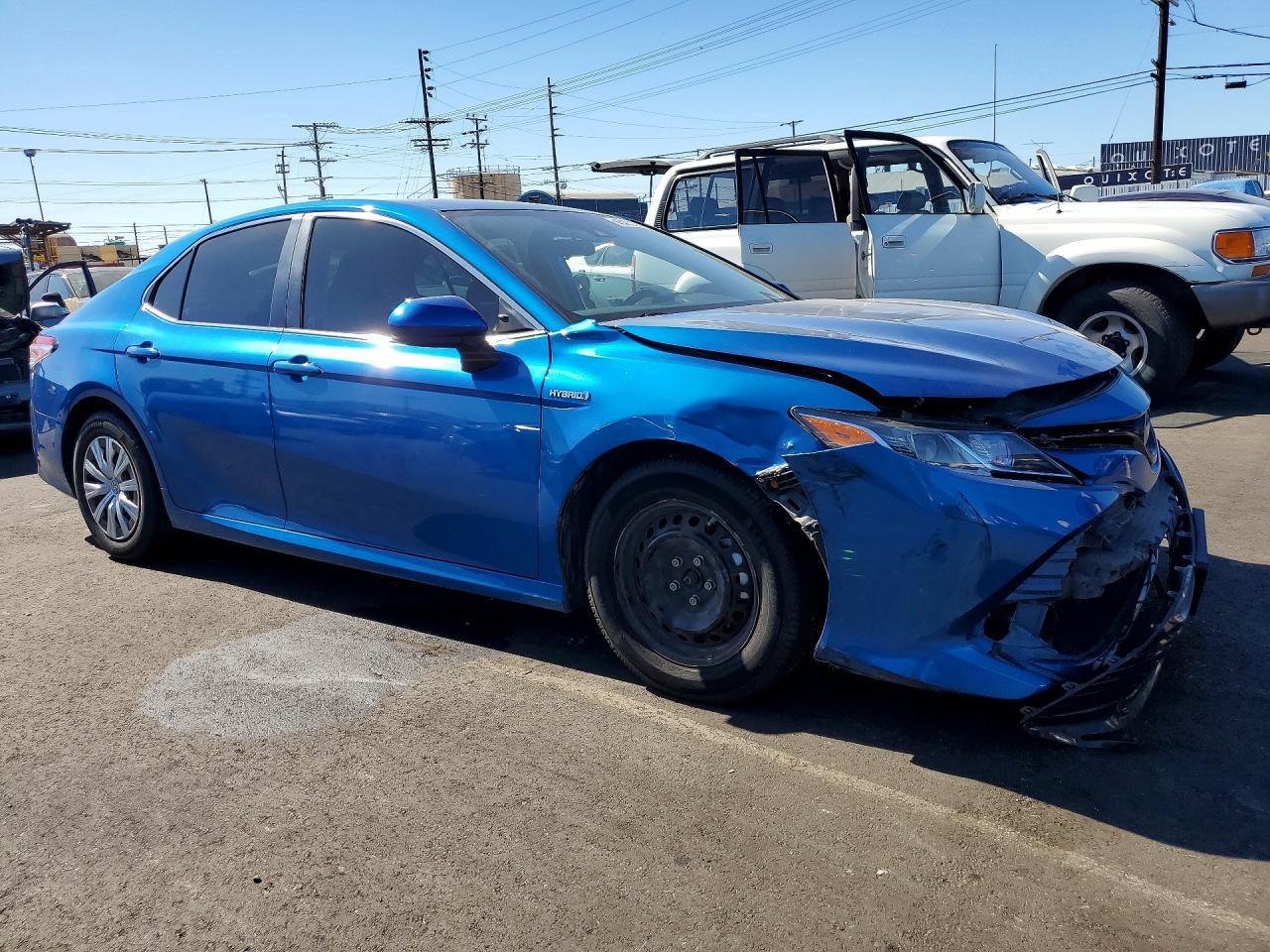 2020 Toyota Camry Hybrid Le - Фото 4