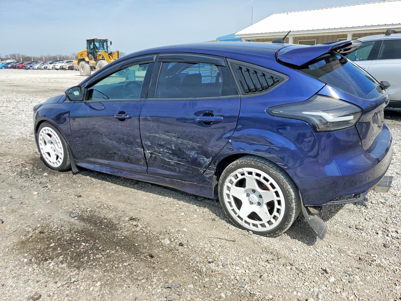 2017 Ford Focus St - Image 2