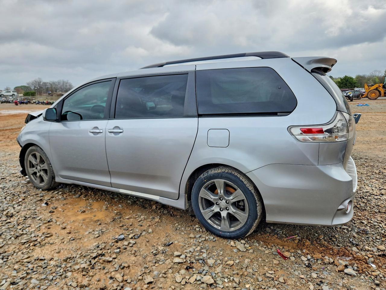 2017 Toyota Sienna Se Premium 8-Passenger - Фото 2
