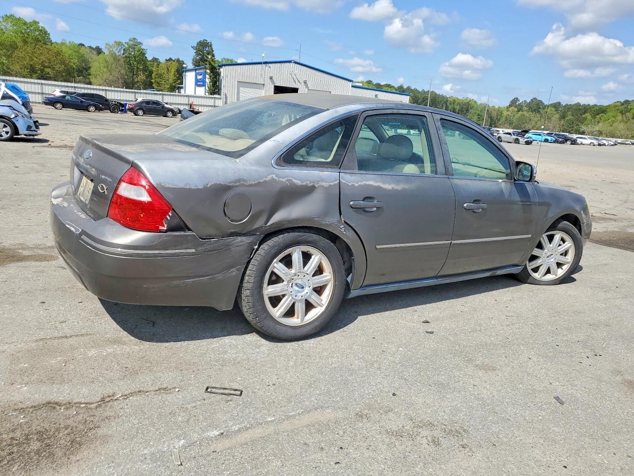 2005 Ford Five Hundred Limited - Image 3