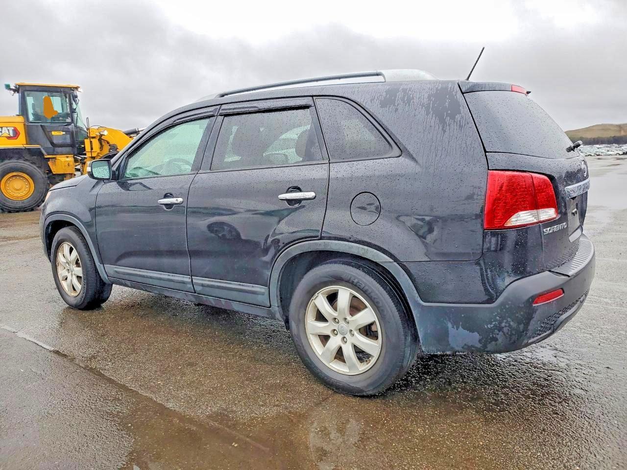 2013 Kia Sorento Lx - Image 2