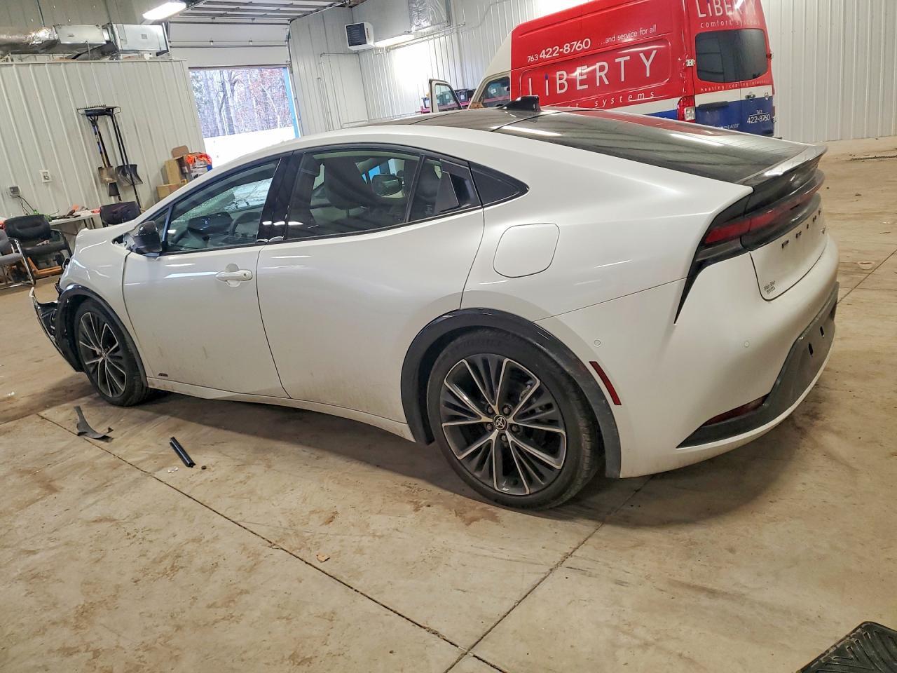 2026 Toyota Prius Limited - Фото 2