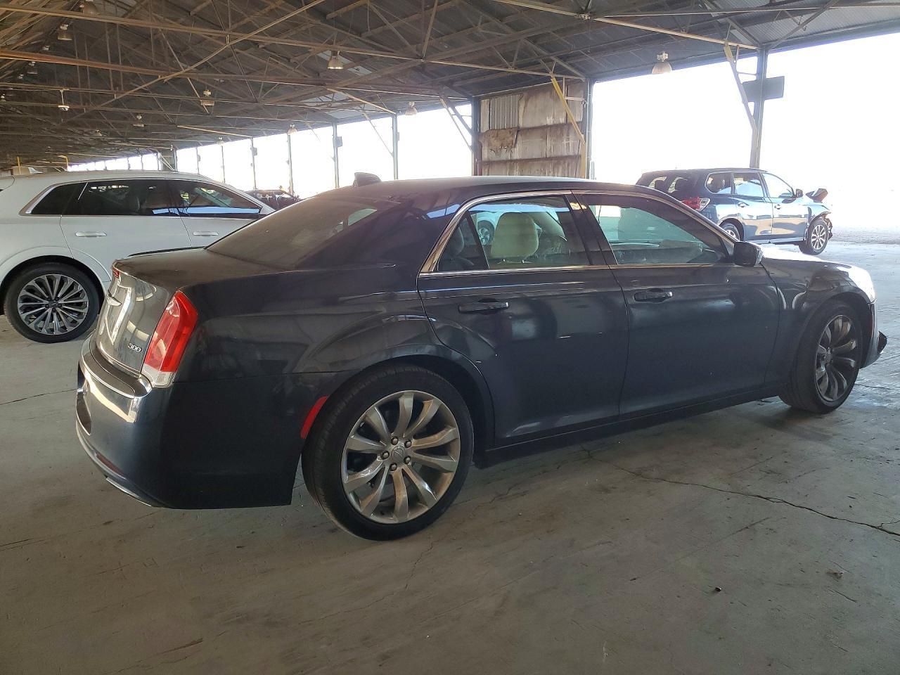2018 Chrysler 300 Touring - Image 3