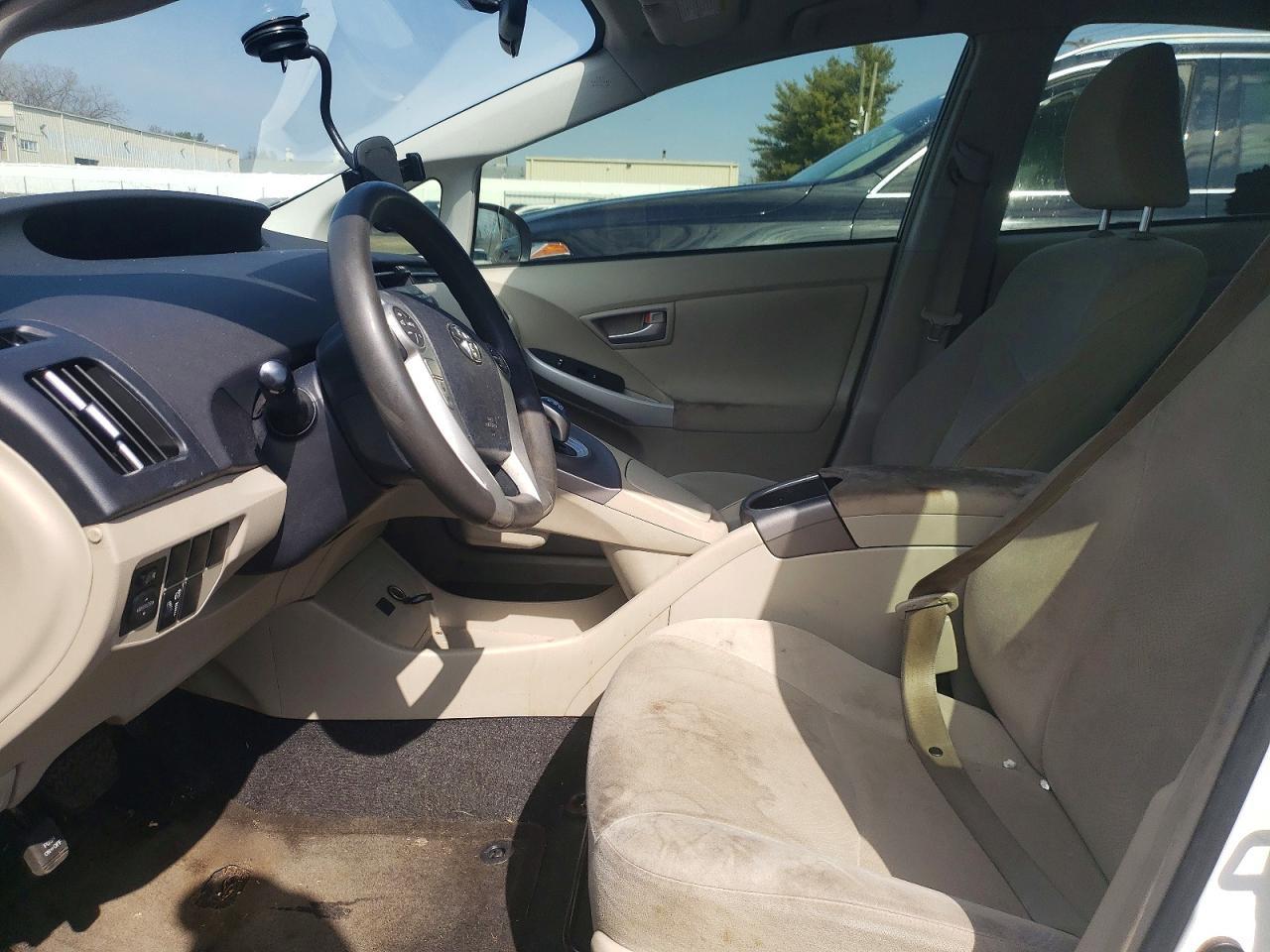 2015 Toyota Prius Two - Фото 7