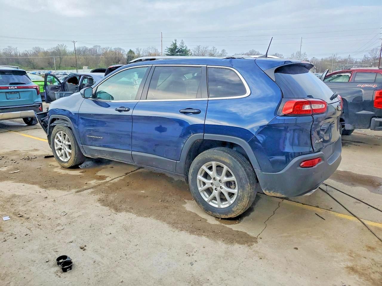 2018 Jeep Cherokee Latitude Plus - Image 2