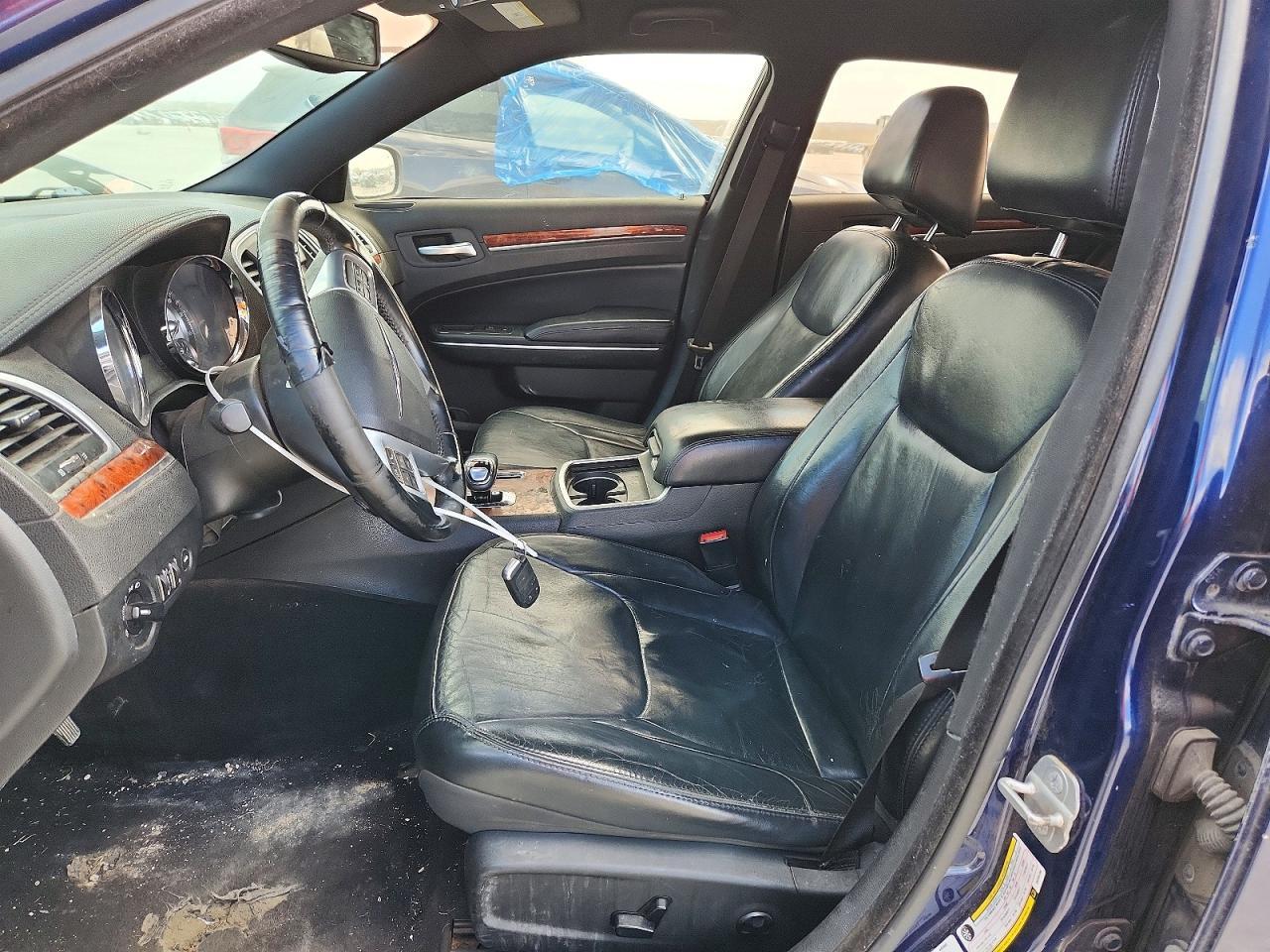2014 Chrysler 300 - Image 7