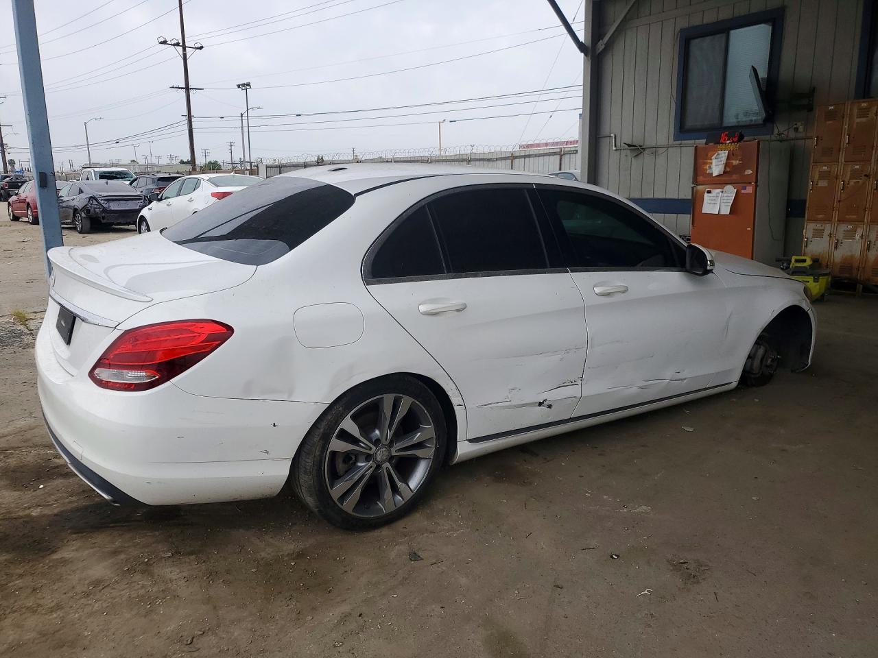 2015 Mercedes-Benz C 300 - Фото 3