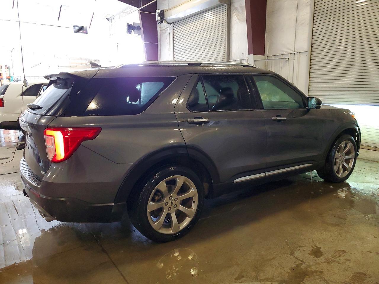 2020 Ford Explorer Platinum - Image 3