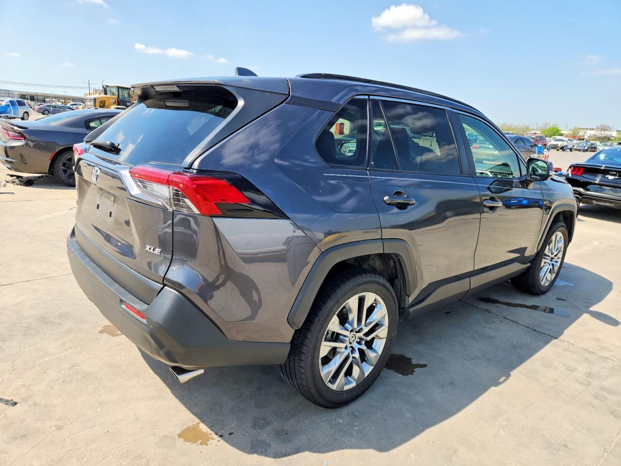 2019 Toyota Rav4 Xle Premium - Image 3