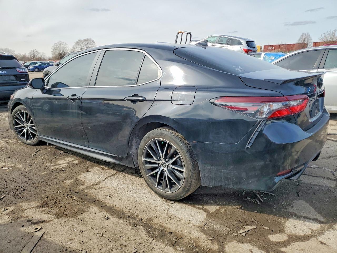2022 Toyota Camry Se - Image 2