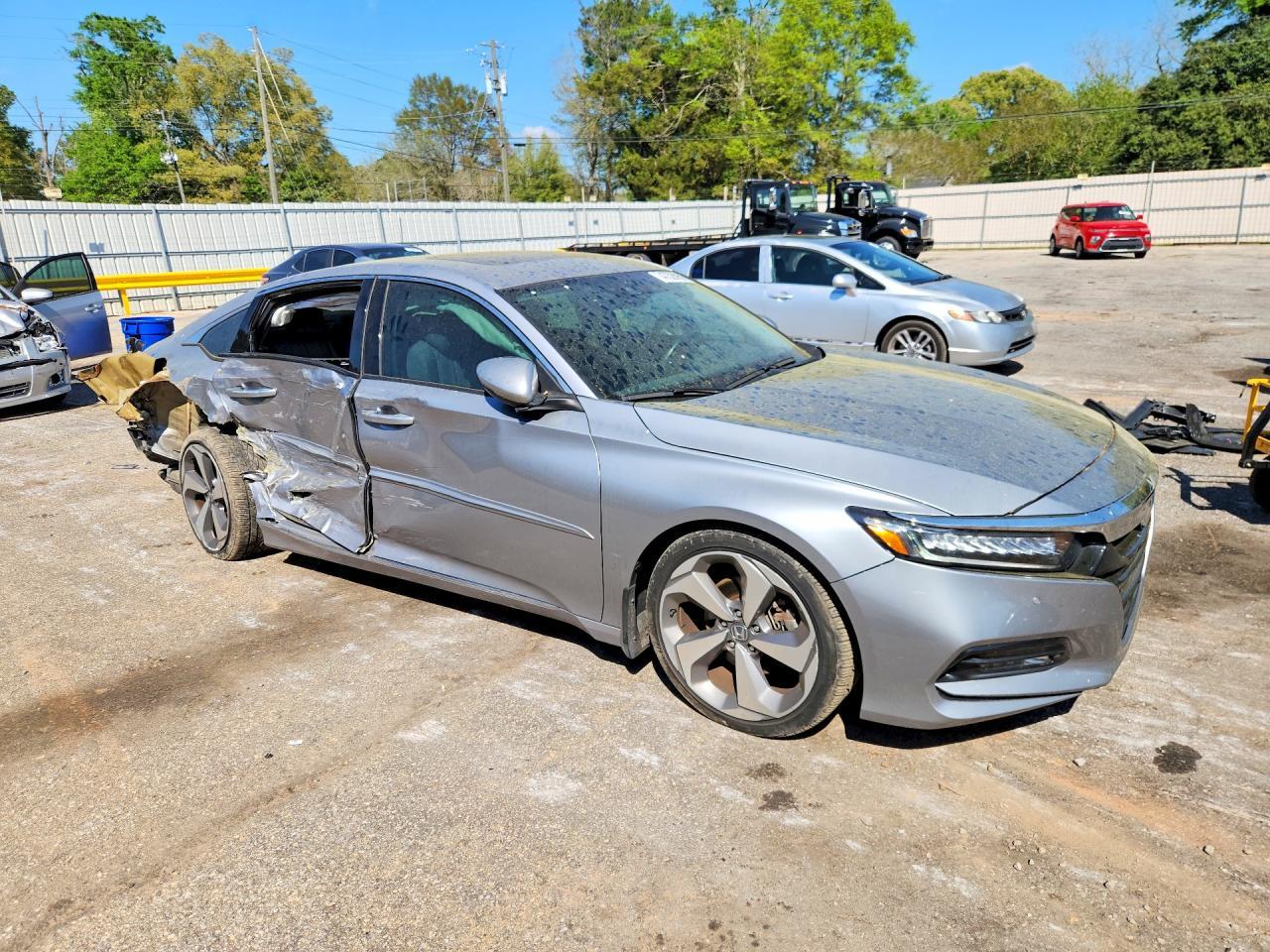 2018 Honda Accord Touring - Image 4