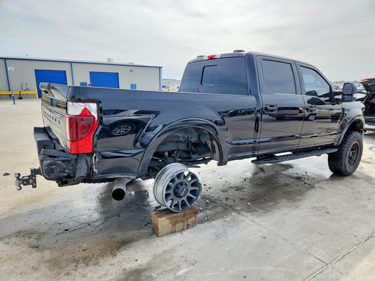 2022 Ford F250 Super Duty - Image 3