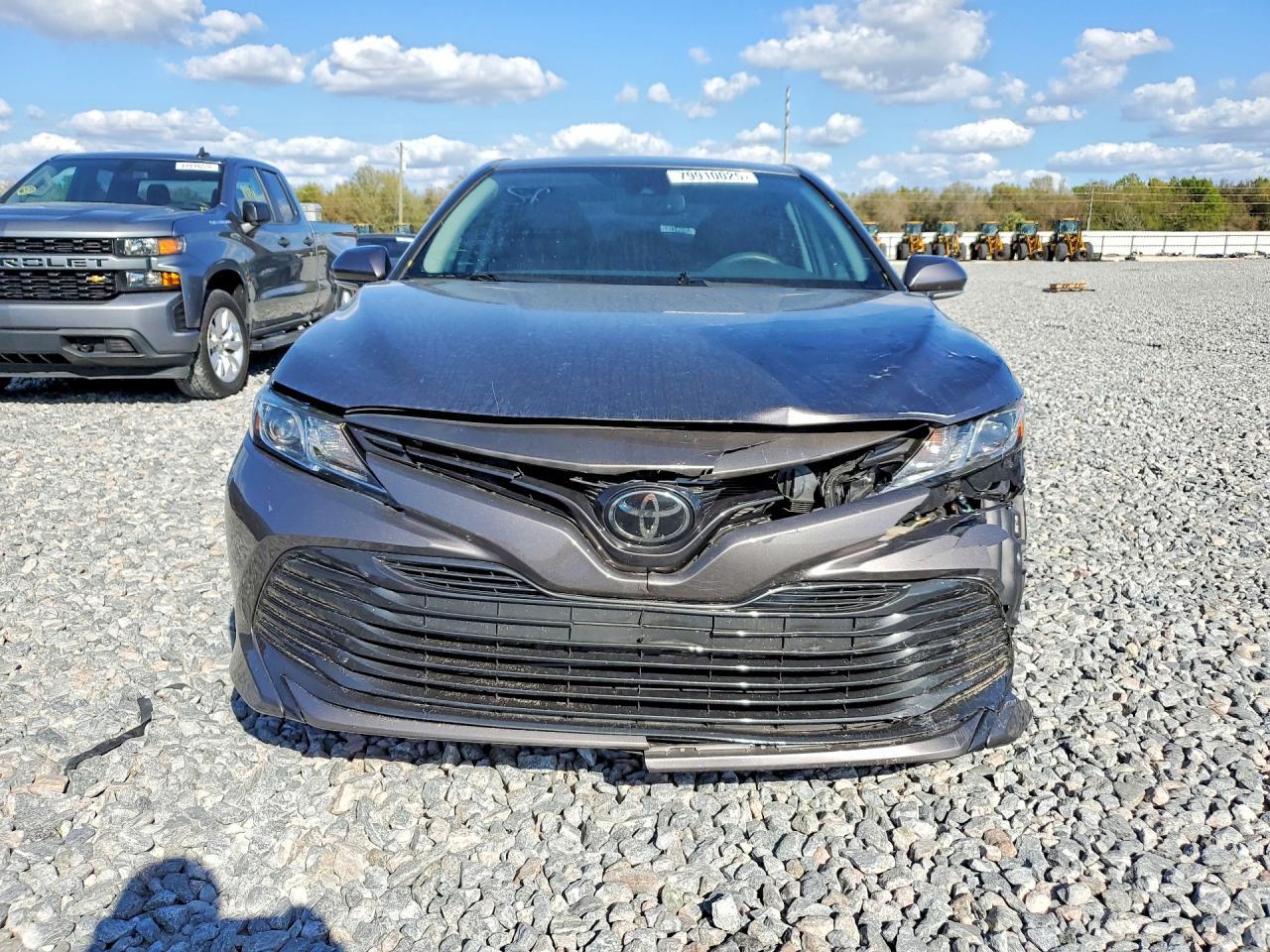 2020 Toyota Camry Le - Фото 5