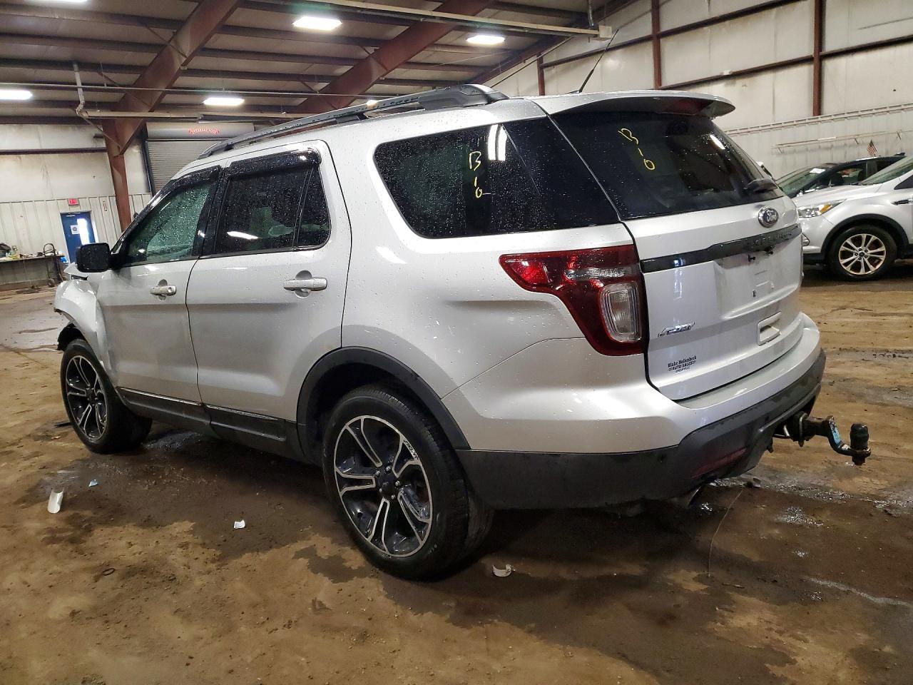 2015 Ford Explorer Sport - Фото 2