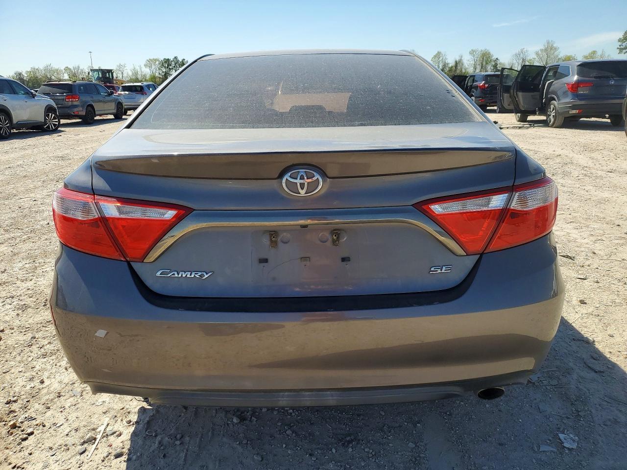 2015 Toyota Camry Se - Image 6
