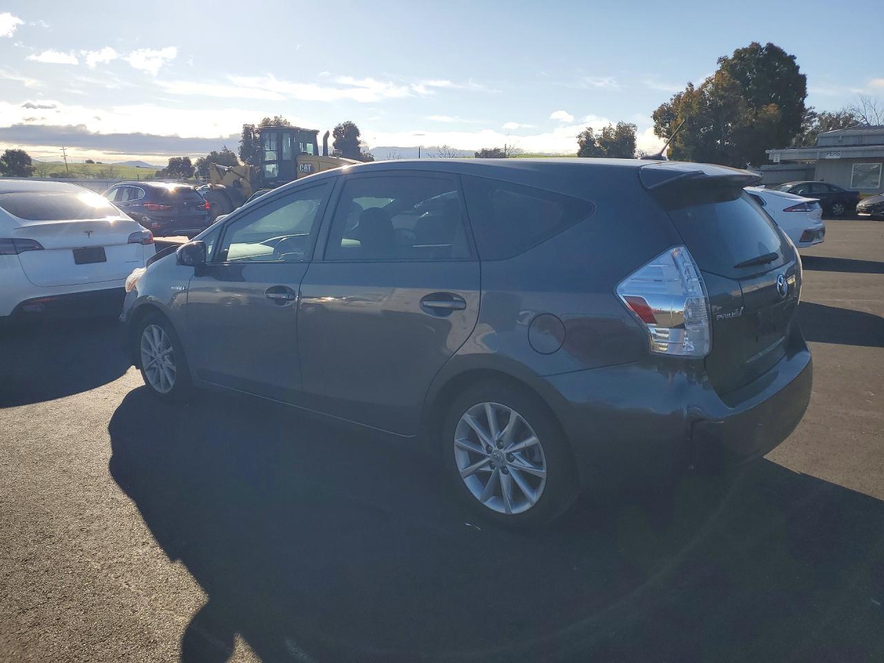 2013 Toyota Prius V Five - Фото 2