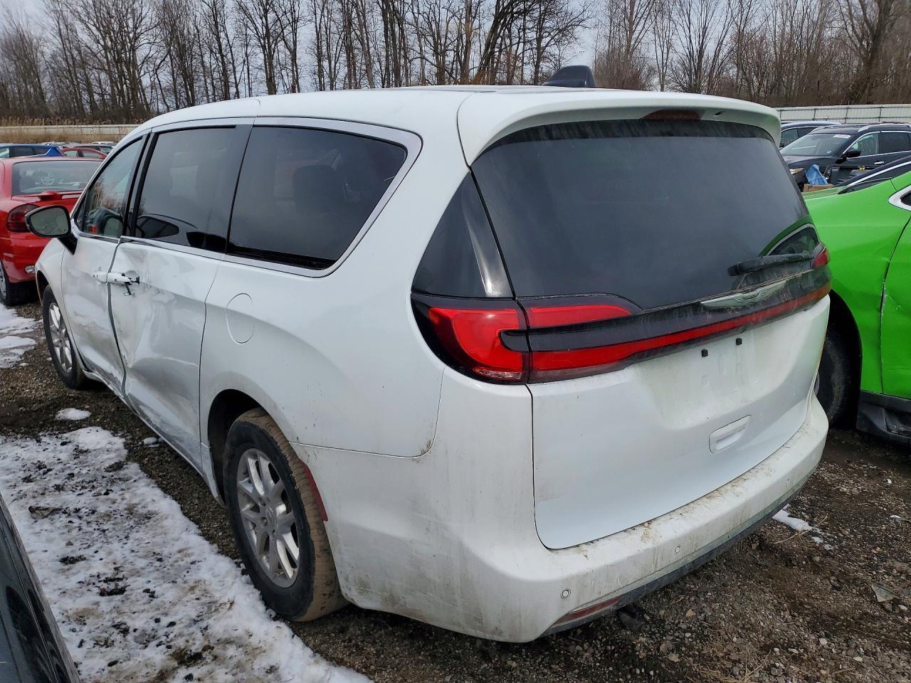 2024 Chrysler Pacifica Touring L - Image 2