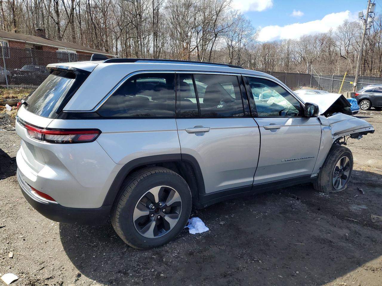 2023 Jeep Grand Cherokee Limited 4Xe - Image 3