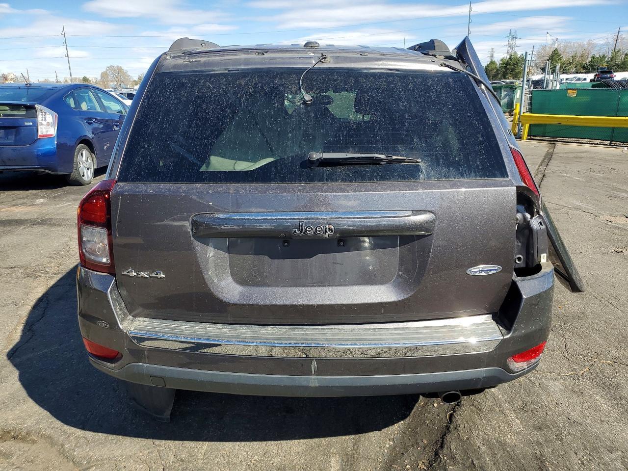 2017 Jeep Compass Latitude - Image 6