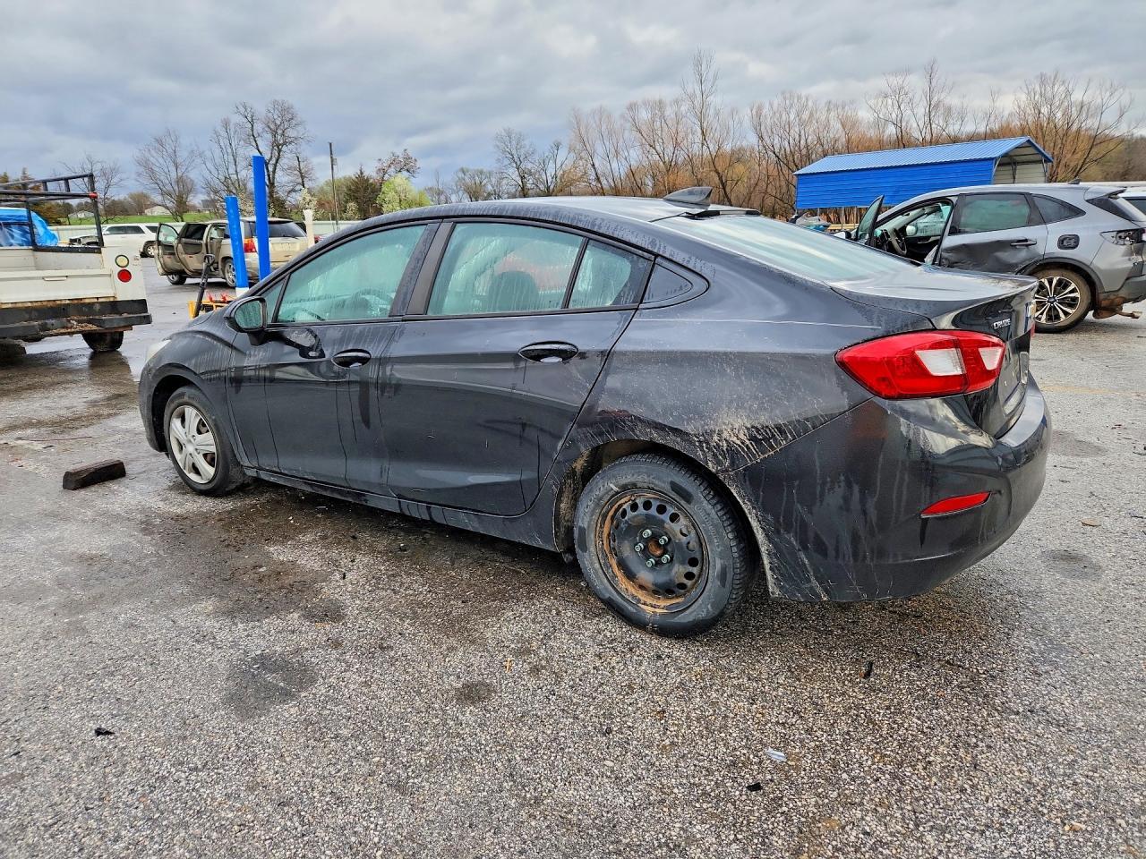 2017 Chevrolet Cruze Ls - Фото 2