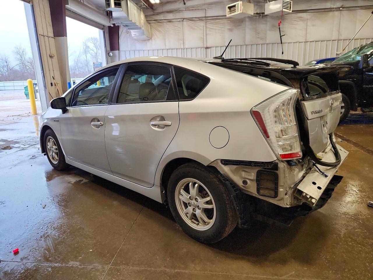 2010 Toyota Prius Iii - Фото 2