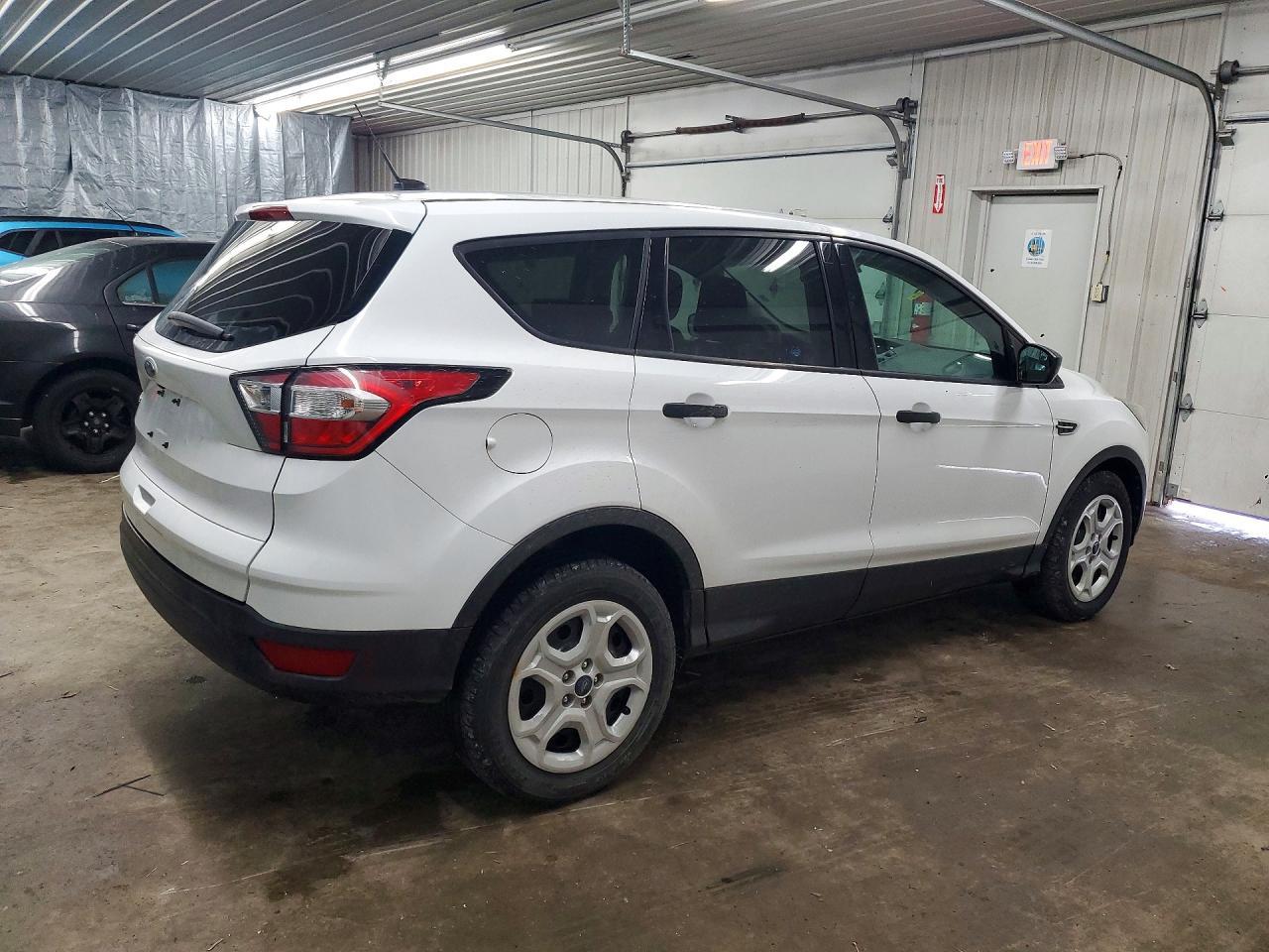 2018 Ford Escape S - Фото 3