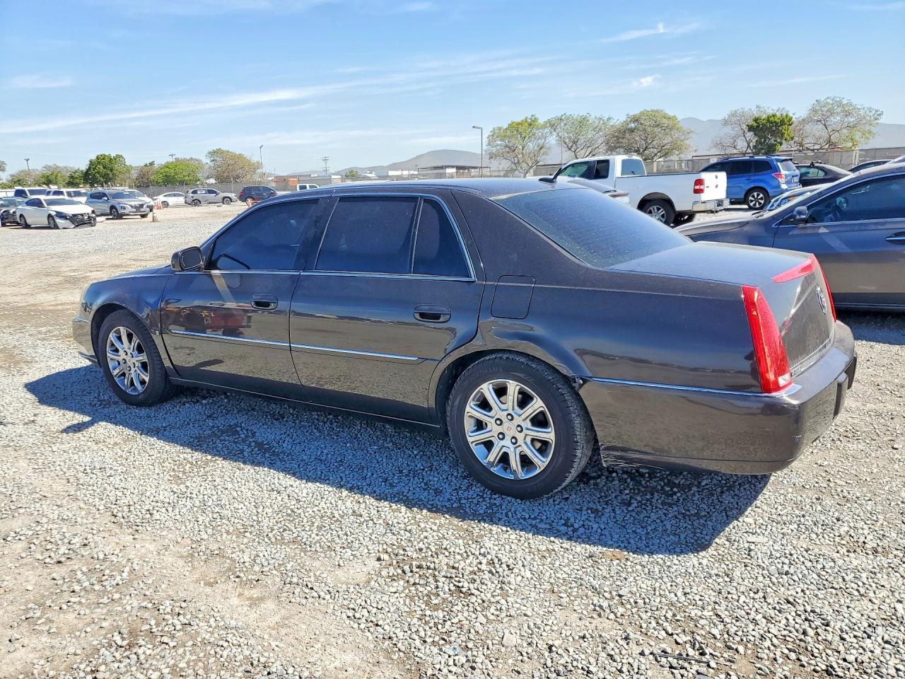 2008 Cadillac Dts - Image 2