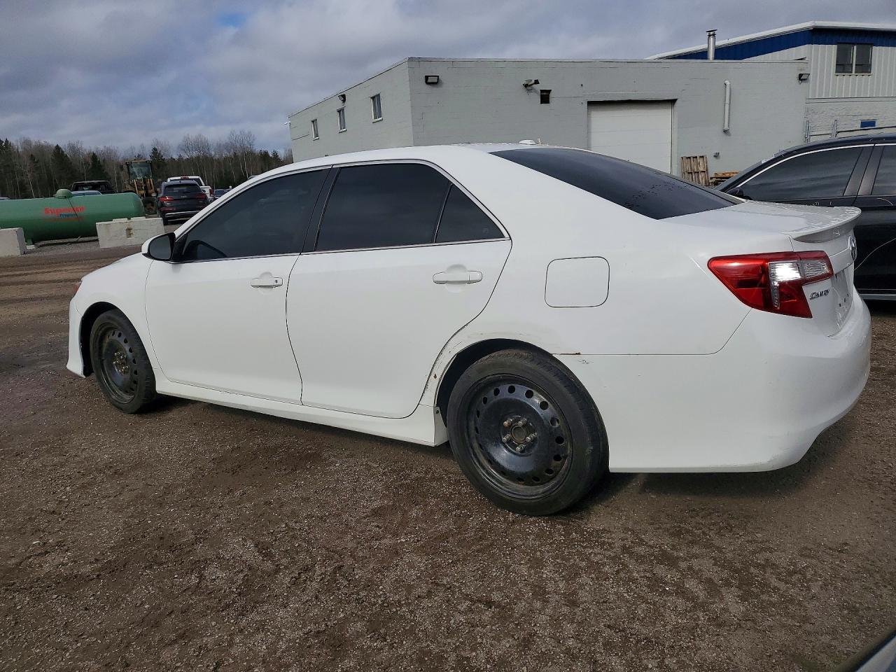 2014 Toyota Camry L - Image 2