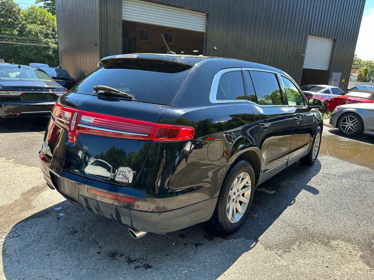 2017 Lincoln Mkt - Фото 4