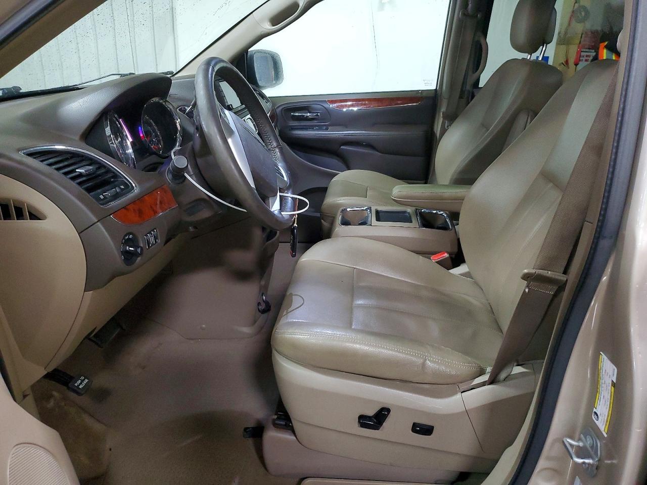 2015 Chrysler Town & Country Touring - Фото 7
