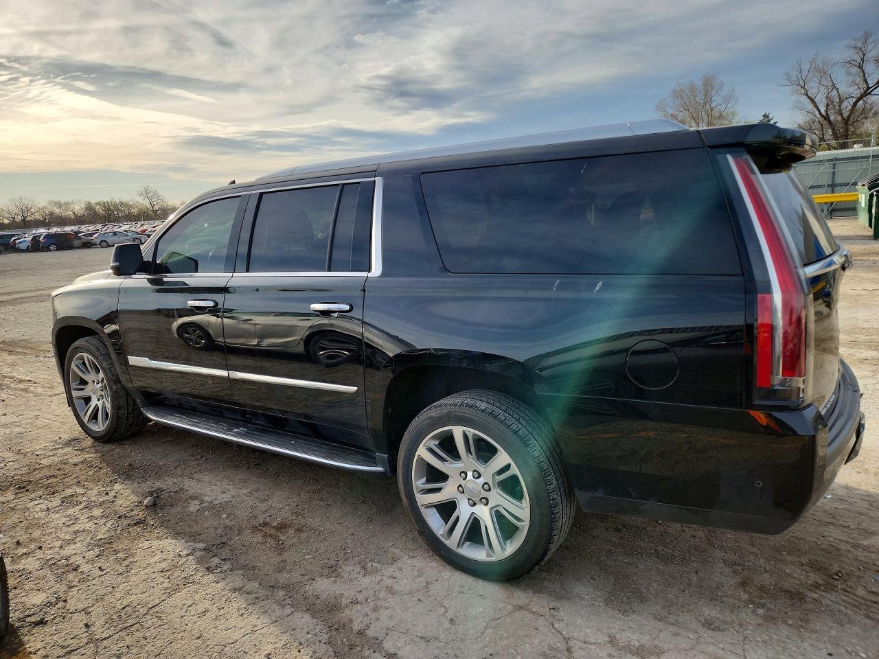 2017 Cadillac Escalade Esv Luxury - Фото 2