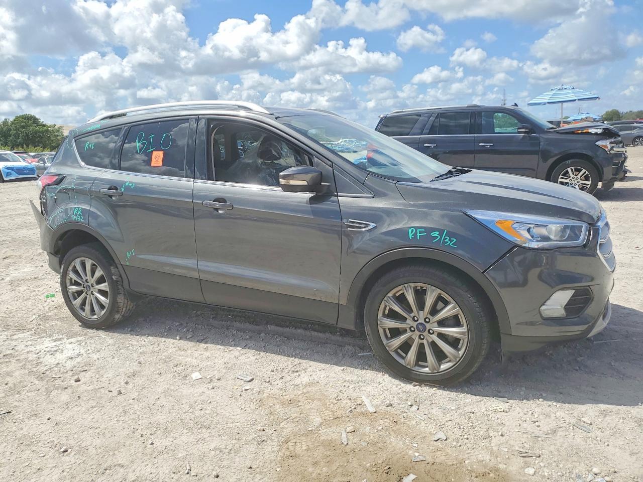 2017 Ford Escape Titanium - Image 4