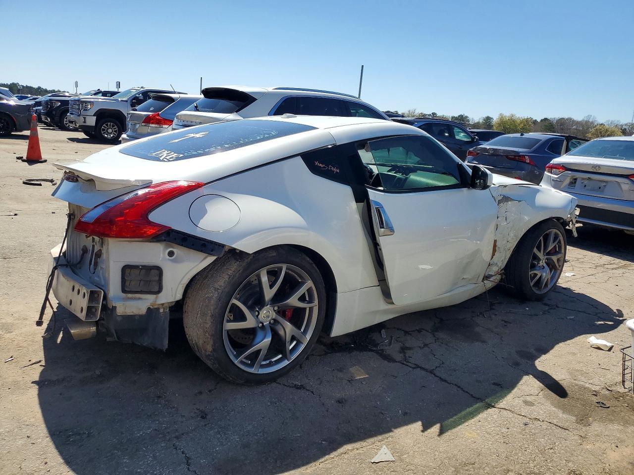 2014 Nissan 370Z Touring - Image 3