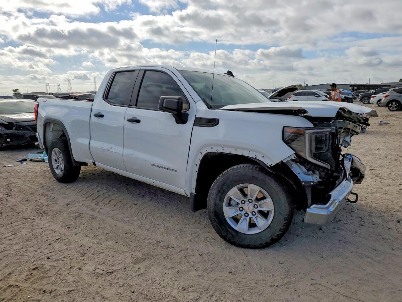 2025 GMC Sierra K1500 - Image 4