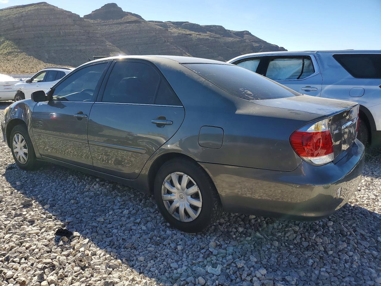 2005 Toyota Camry Le - Фото 2