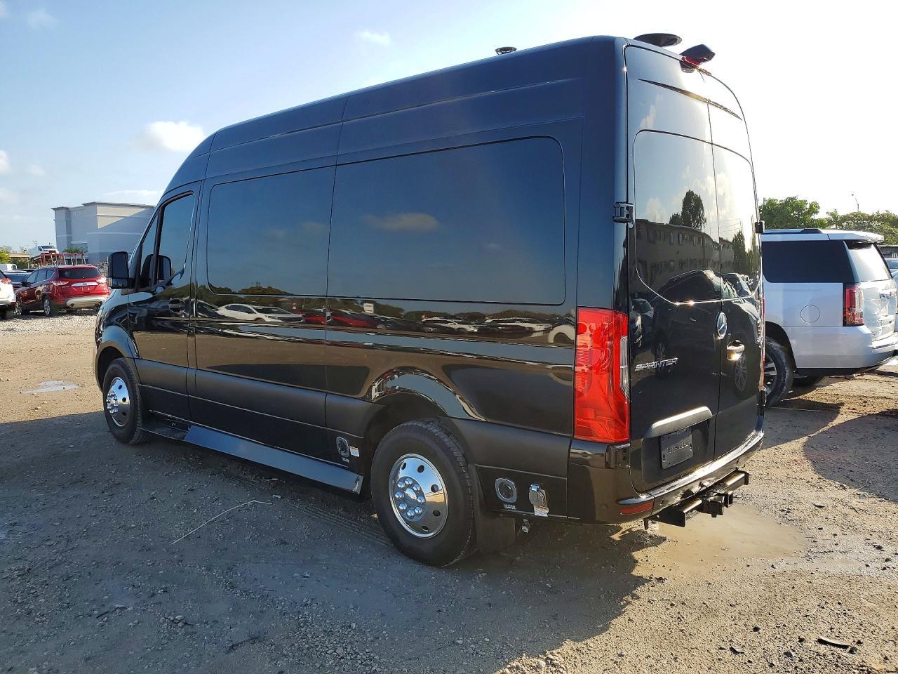 2021 Mercedes-Benz Sprinter 2500 - Фото 2