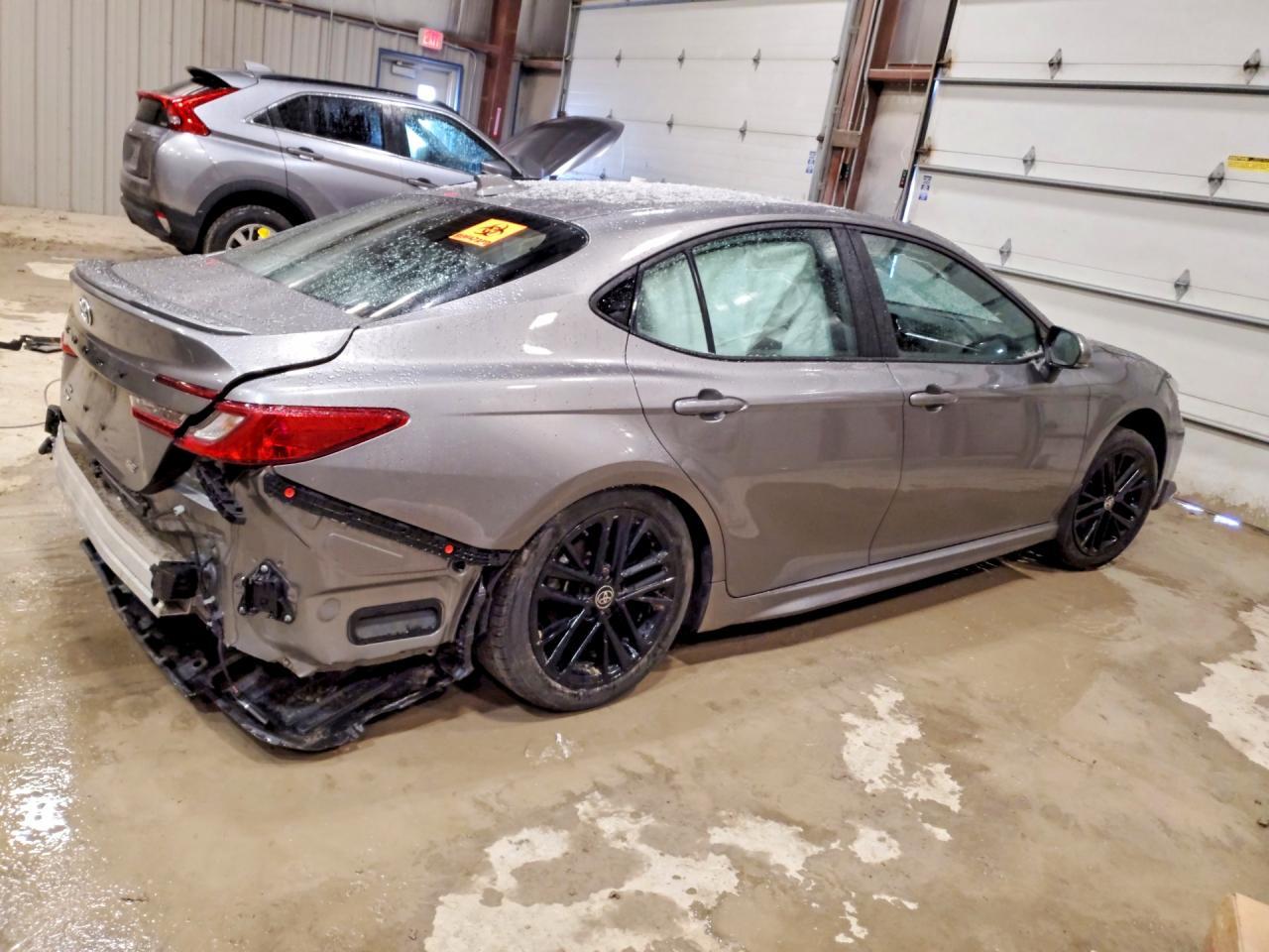 2025 Toyota Camry Se - Фото 3
