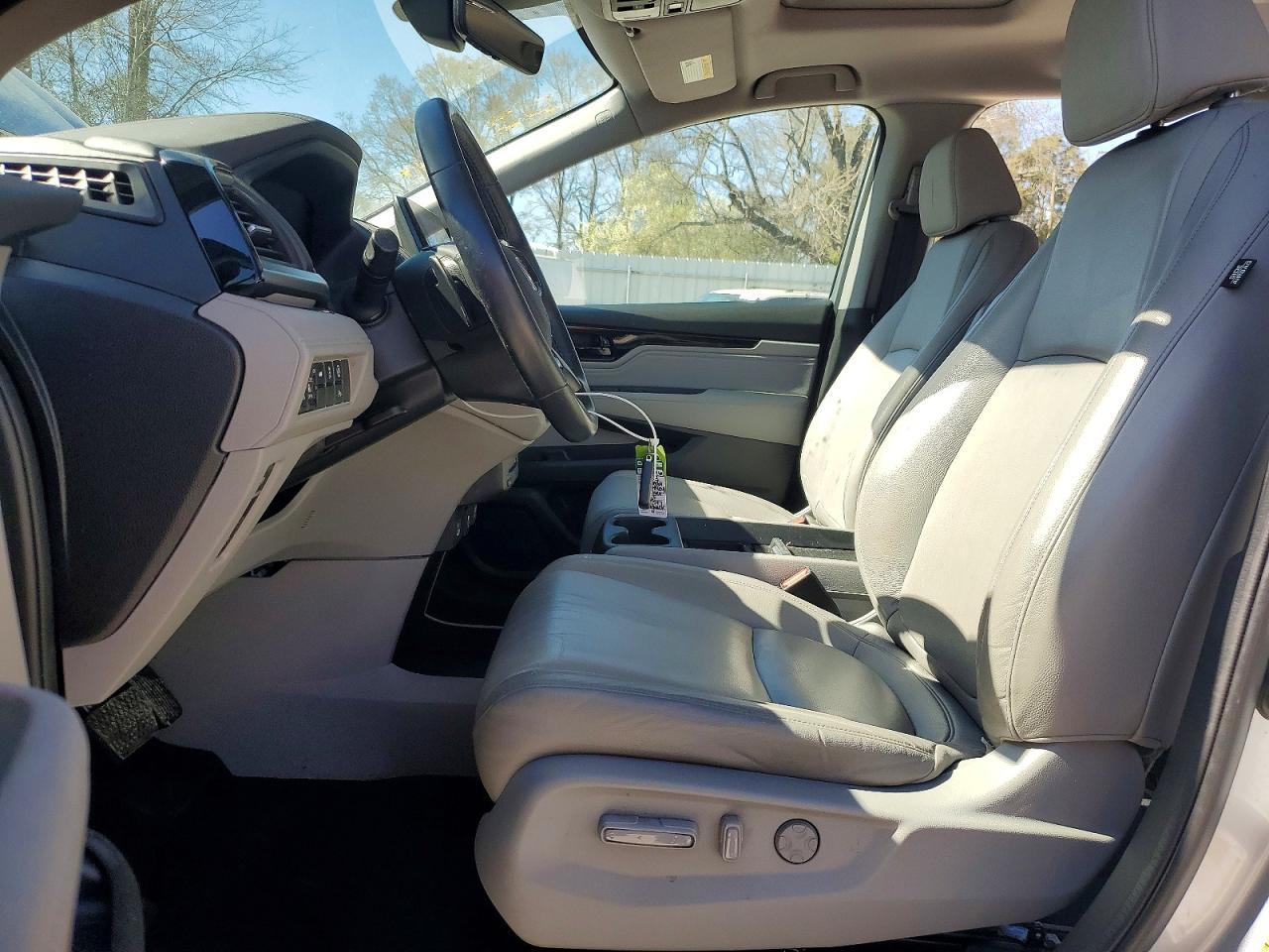 2023 Honda Odyssey Touring - Image 7