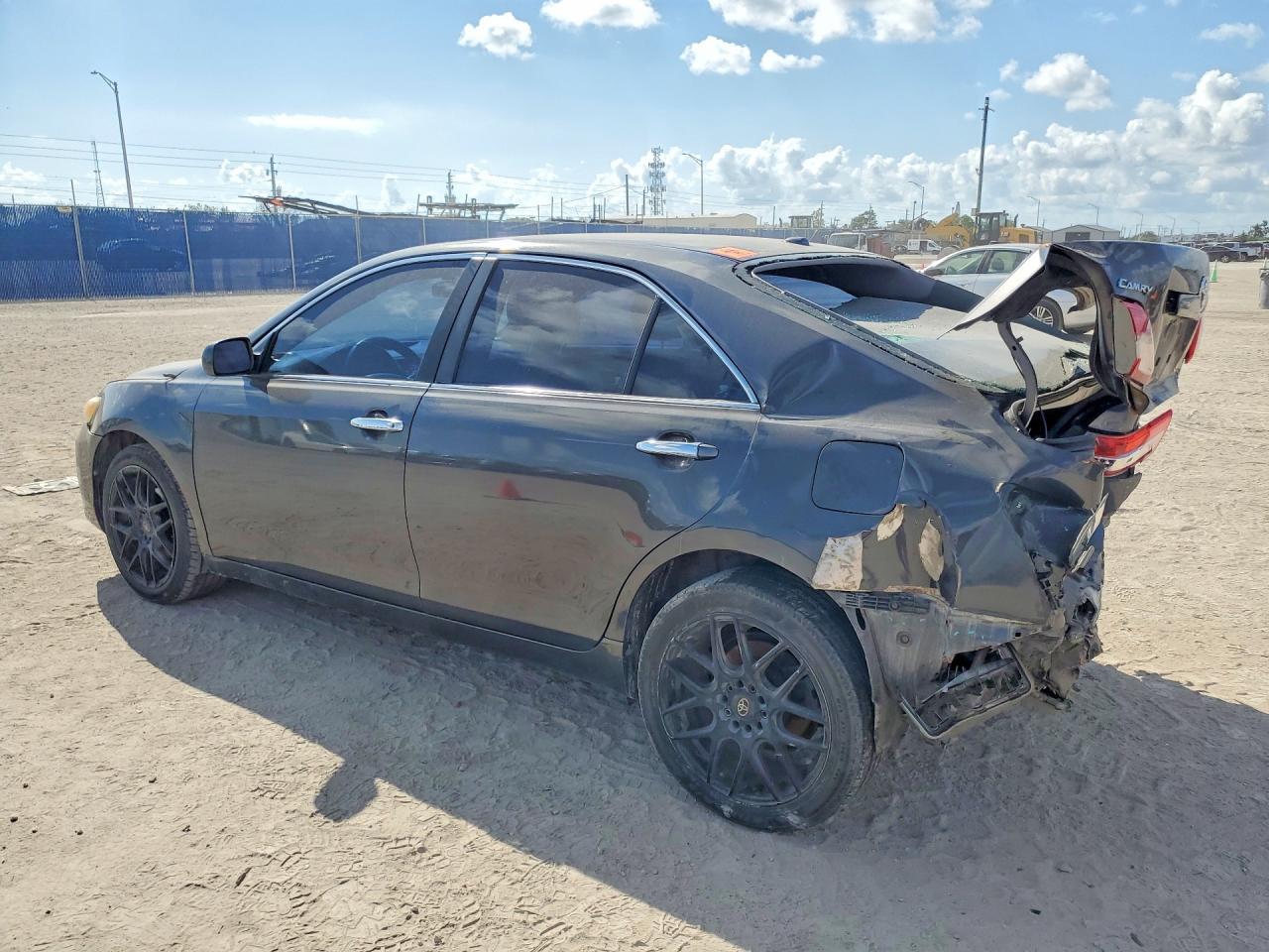 2010 Toyota Camry Le - Image 2