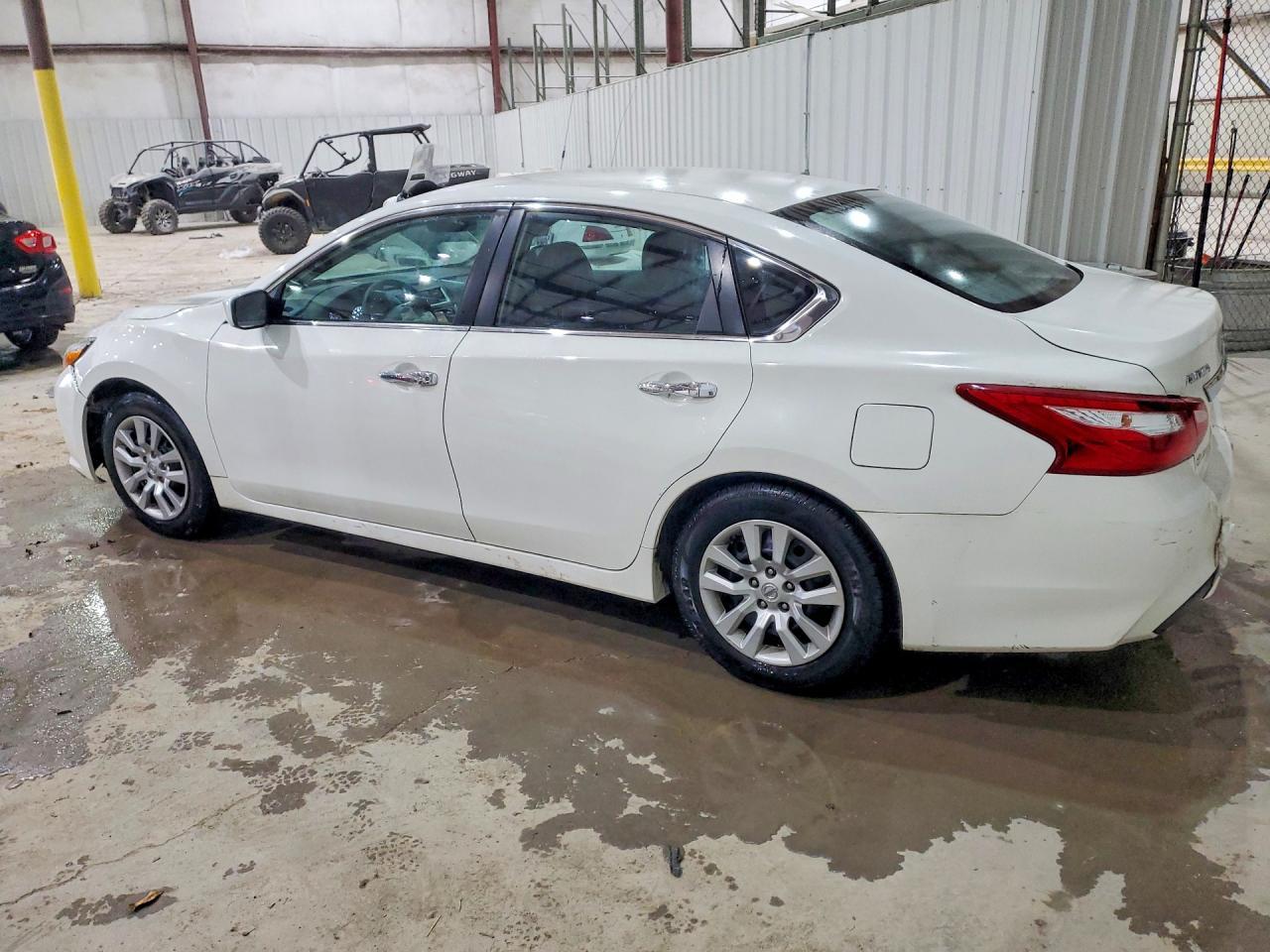 2017 Nissan Altima 2.5 S - Фото 2