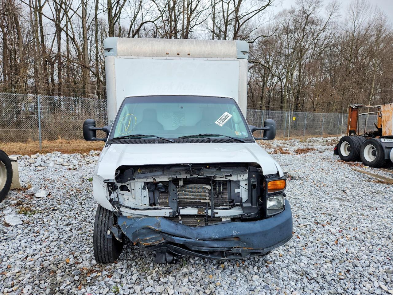 2015 Ford E350 Box Truck - Фото 5