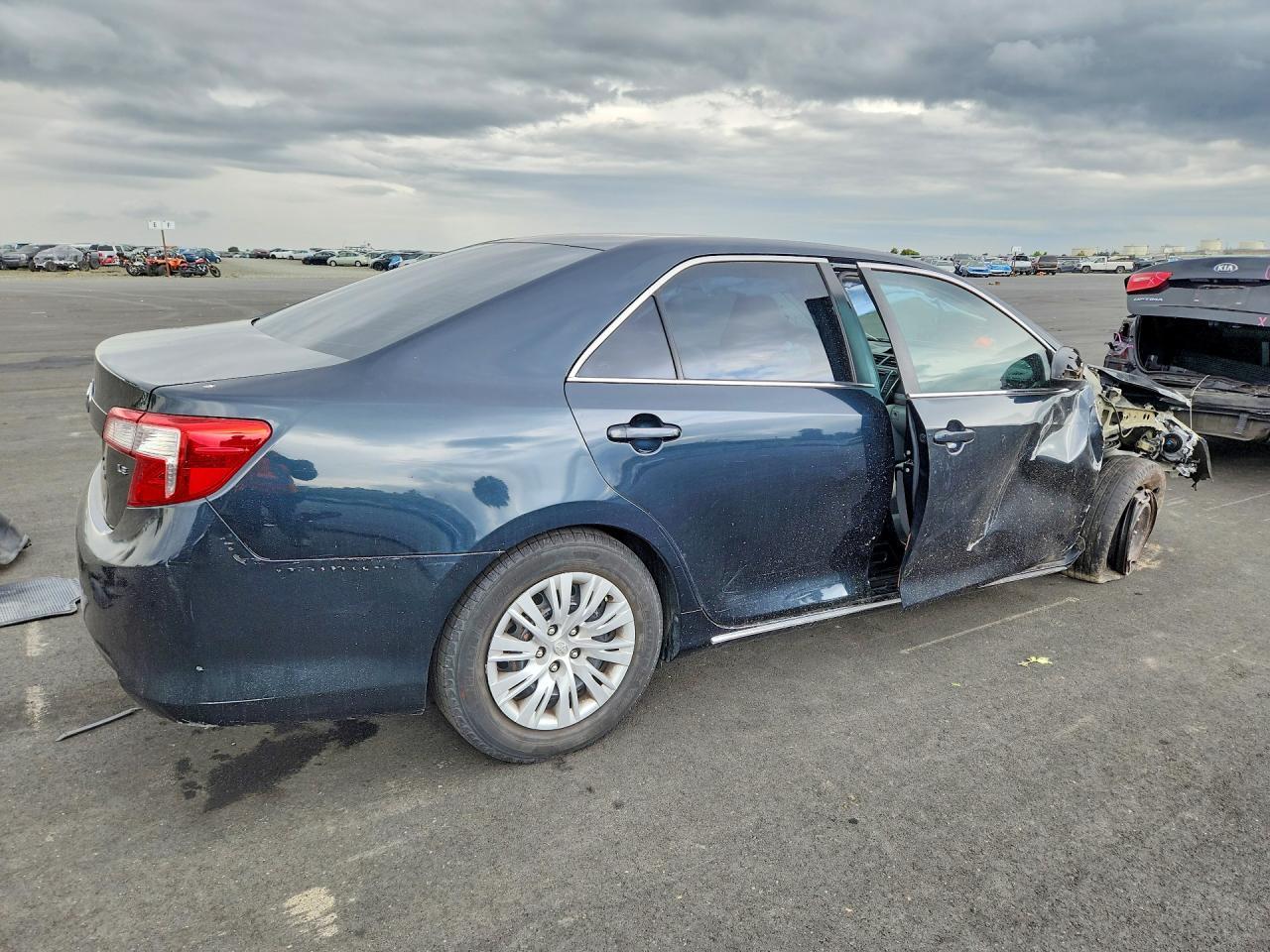 2012 Toyota Camry Le - Фото 3