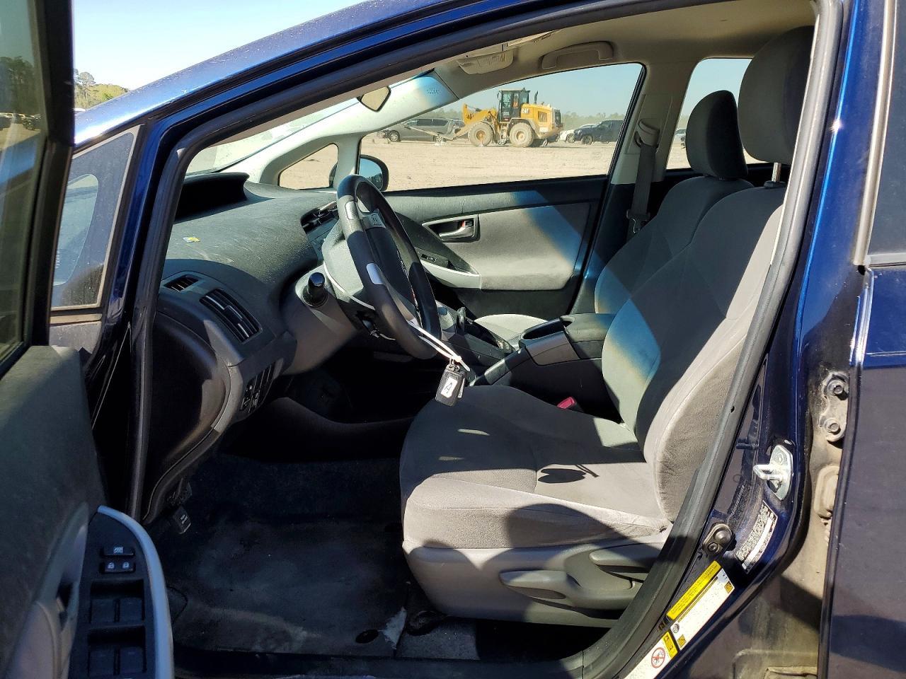 2013 Toyota Prius Two - Фото 7